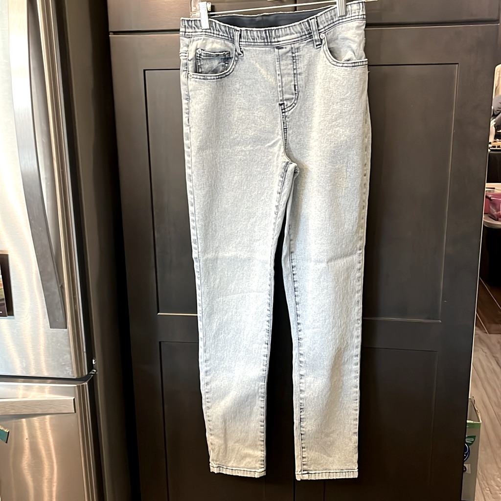Dg2 By Diane Gilman Faded Jeans With Elastic Waist. Gently Worn. Sm